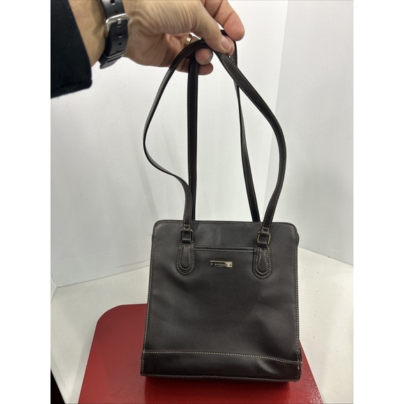 Liz Claiborne Handbags - Liz Claiborne Brown Purse Bag Shoulder Straps Zipper And Magnet Clasps.